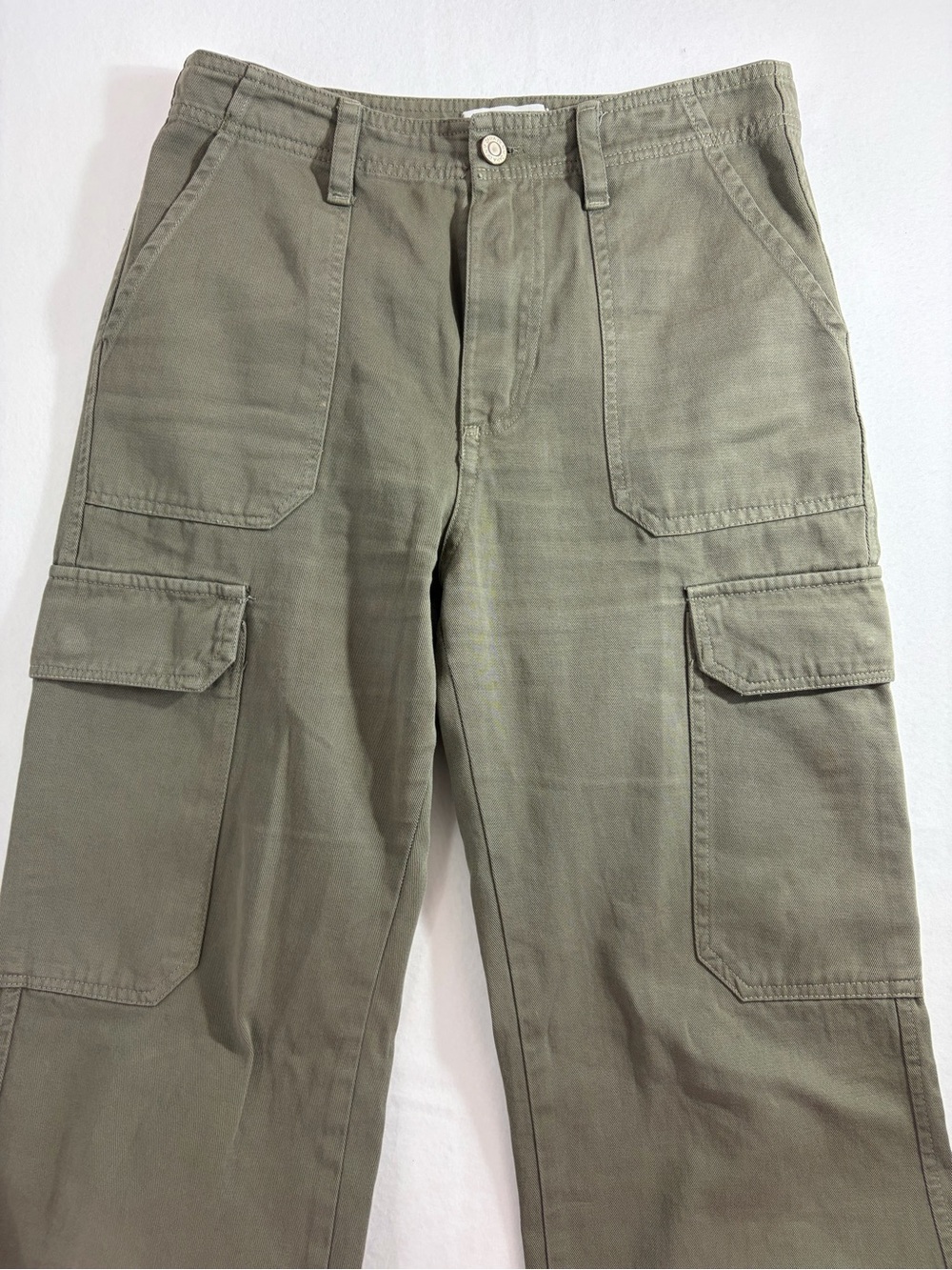 Zara Women’s Cargo Pants in Sage Green